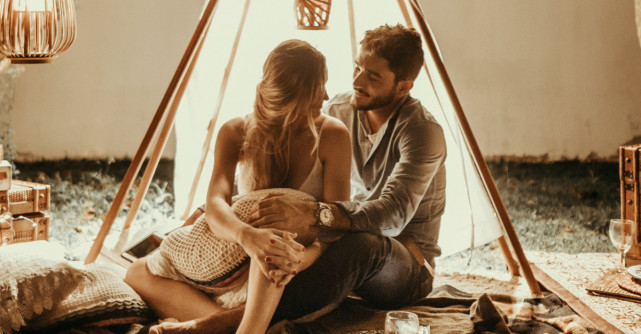 7 Lucruri mărunte pe care un bărbat le face doar atunci când iubește cu adevărat