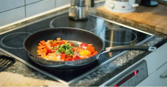 Clătite și omletă din bucătării celebre la tine acasă - cu tigăile Tefal Mini Chefs