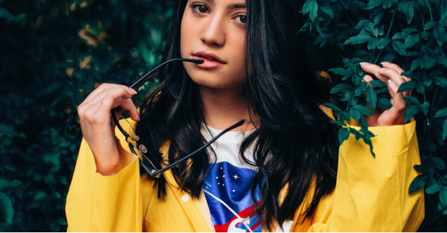 Pelerine de ploaie colorate: ideale de ținut toamna departe! 