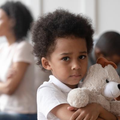 Traume din copilărie: De ce este indicat să îți ierți părinții?