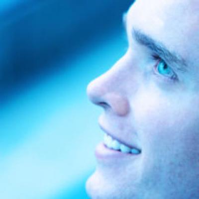 O poveste impresionanta a unui tanar care rade in fata obstacolelor vietii