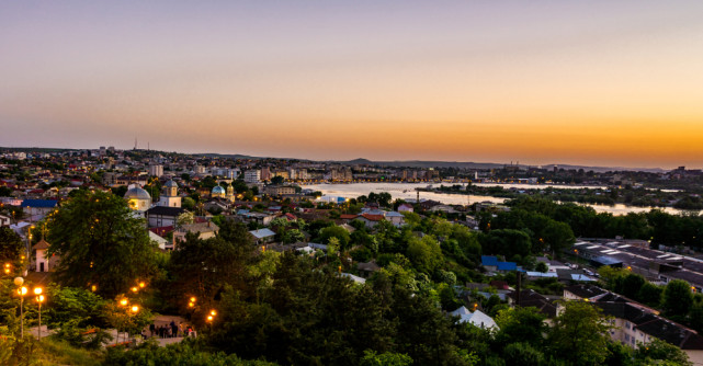 Evacuare preventivă în satul Plauru, Tulcea, după incendierea unei nave cu GPL în apropierea graniței cu Ucraina