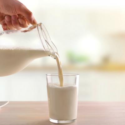 Secretul prin care poți păstra laptele proaspăt fără să îl fierbi