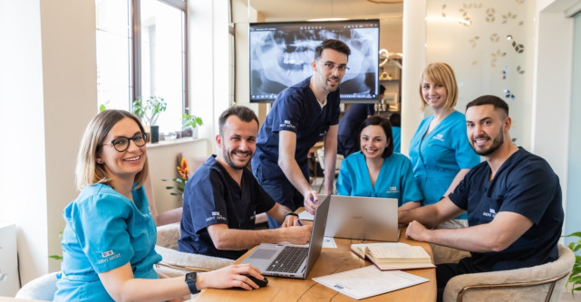 DENT ESTET lansează noile abonamente dentare Smart Choice, în parteneriat cu MedLife. 