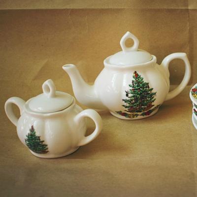 Cadouri de Crăciun: 6 seturi de ceainice și cești pentru sărbători