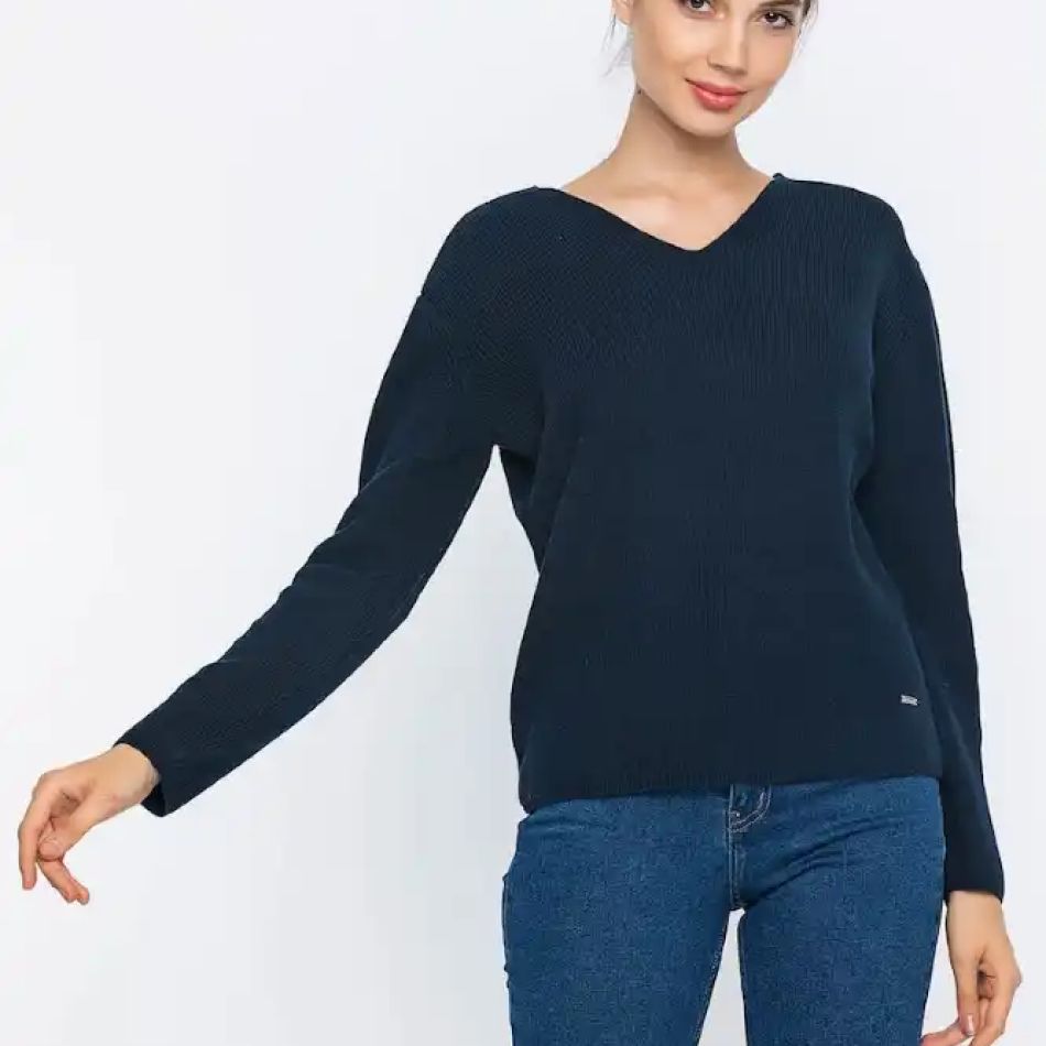 Bleumarin este NOUL negru! 20 de piese vestimentare pentru garderoba ta