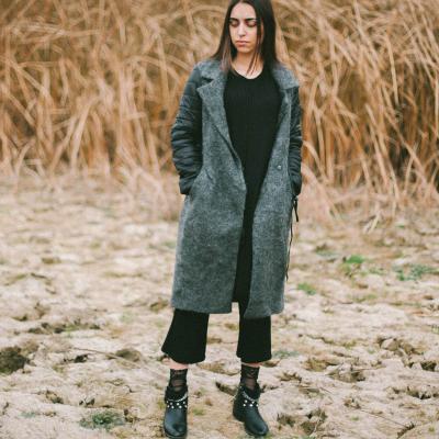 Cum porți culorile neutre din cap până în picioare