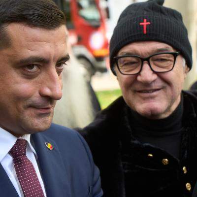 Gestul făcut de Gigi Becali față de George Simion, la sfințirea Catedralei Naționale. Toată lumea a fost șocată de apariția sa 