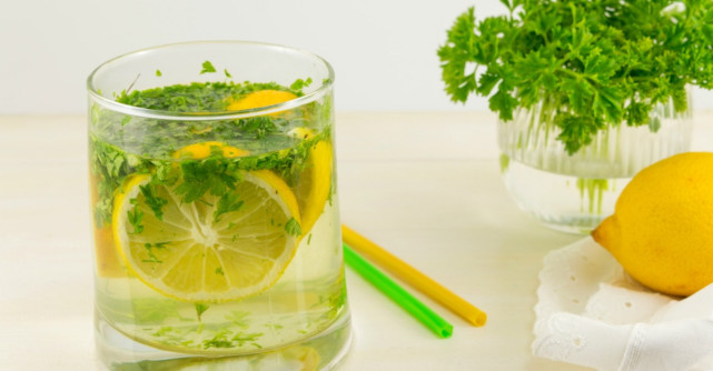Cea mai simpla dieta: Ceaiul de patrunjel te ajuta sa scapi de 3 kg in doar 3 zile