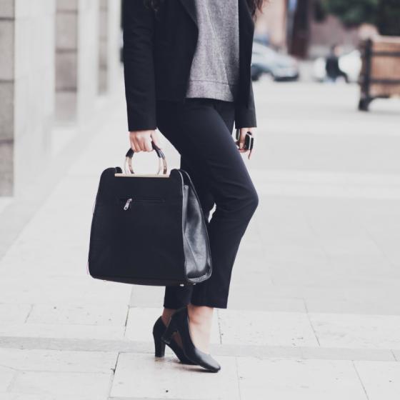 6 genti mari si incapatoare de la branduri renumite de wishlist pentru Black Friday!