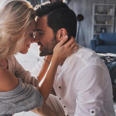 Sindromul impostorului in relatii: 5 semne ca te confrunti cu el fara sa iti dai seama