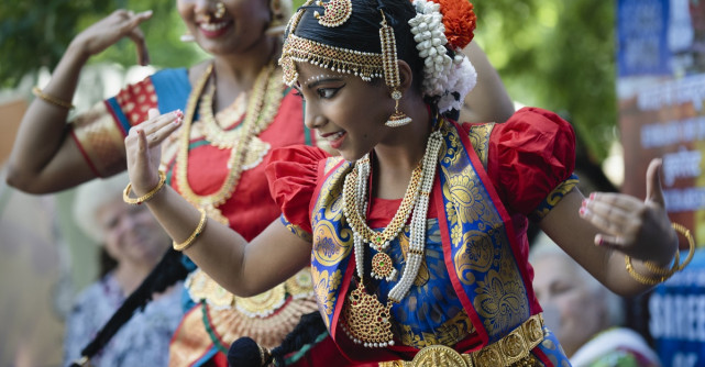 Când e  Namaste India? Festivalul are program amplu  cu spectacole, artiști internaționali și peste 50 de activități