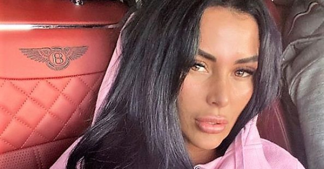 Daniela Crudu, mai senzuală  ca niciodată în cel mai minuscul costum de baie. Vedeta a încins spiritele pe Instagram