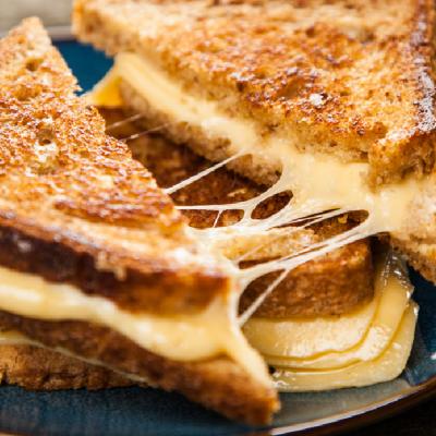 Cum sa strecori nutrienti si vitamine in sandwich-ul tau cu branza: 3 retete de grilled cheese sanatos