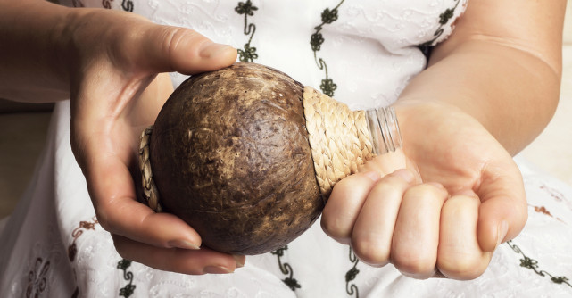 Uleiul de cocos la plaja: Care este parerea sincera a dermatologilor?