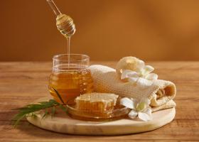 Masca de față cu miere - beneficii și rețete pentru toate tipurile de ten