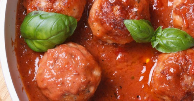 Chiftele vegetariene in sos de rosii