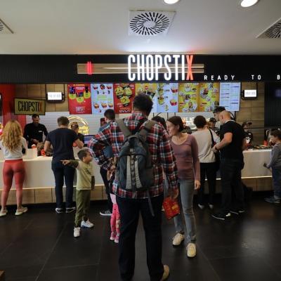 Chopstix începe o nouă poveste în Timișoara, la Iulius Town