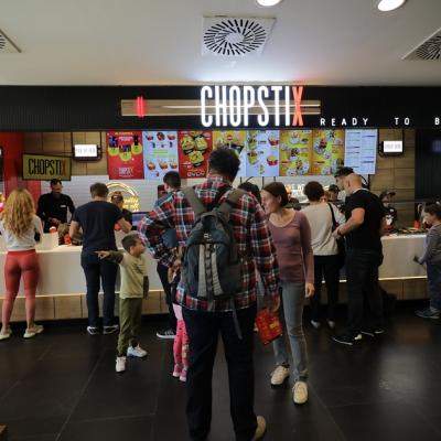 Chopstix începe o nouă poveste în Timișoara, la Iulius Town