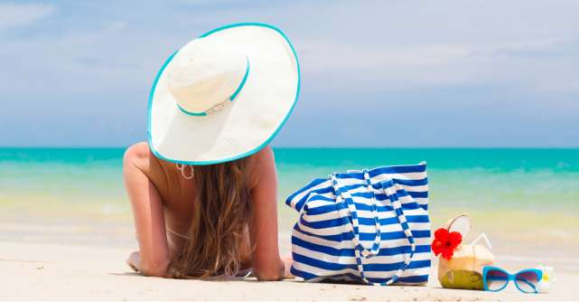 4 lucruri care nu trebuie să îți lipsească din geanta de plajă!