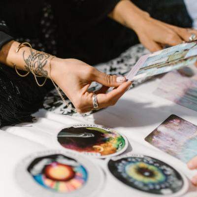 Tarot online: Va mai avea curaj să te caute?
