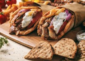 Souvlaki - rețetă autentică și variante delicioase de frigărui grecești