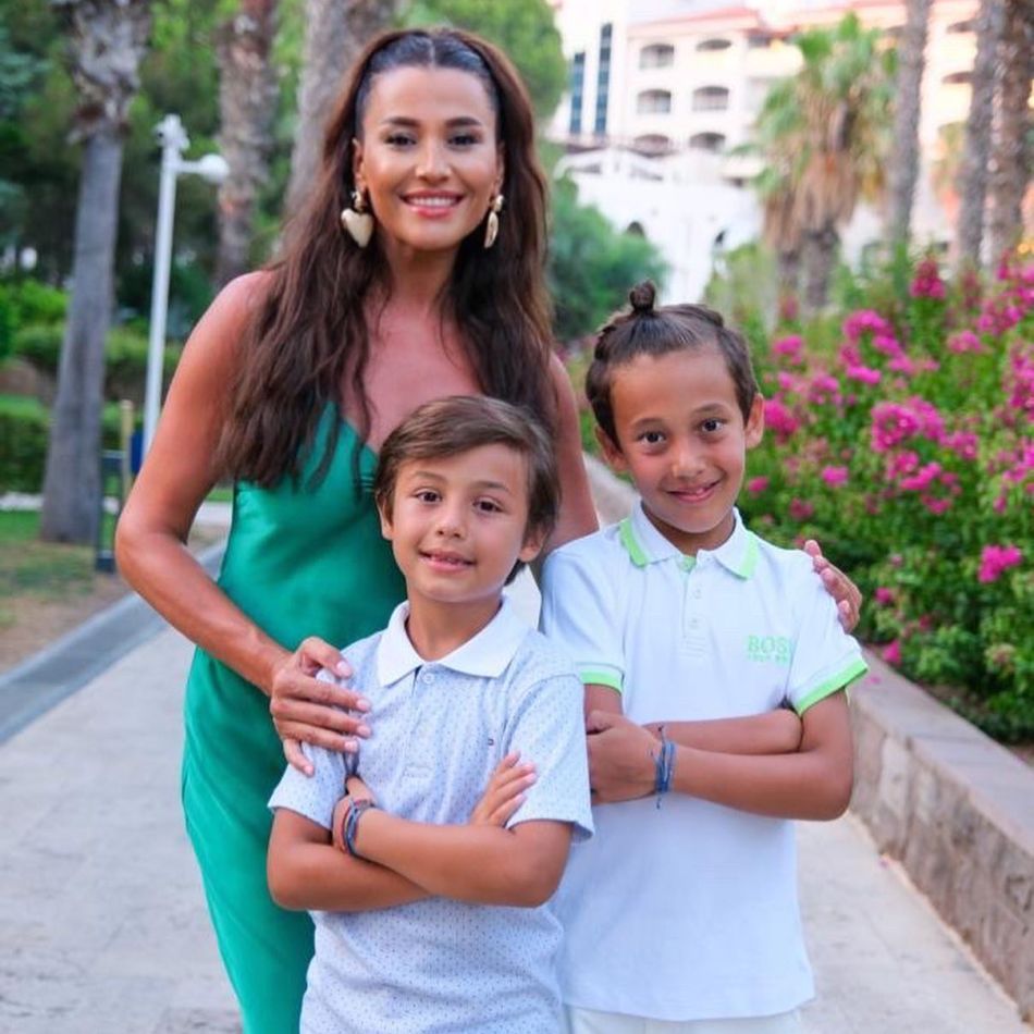 Ce face Claudia Pătrășcanu cât timp copiii ei sunt cu Gabi Bădălău și Bianca Drăgușanu în Dubai. Achizițiile de lux ale artistei