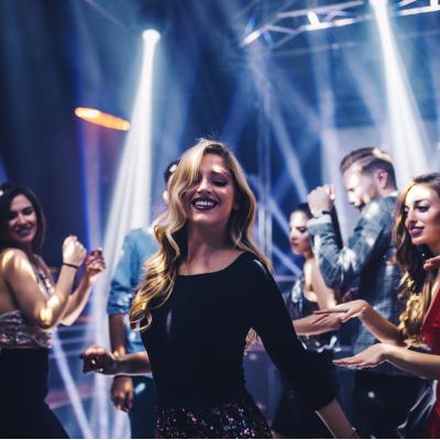 10 melodii românești care te binedipsun instantaneu