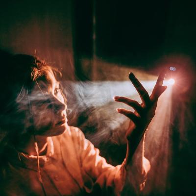 Ce blocaj karmic te ține pe loc, în funcție de zodie – Lecția pe care refuzi să o înveți (și care se tot repetă)