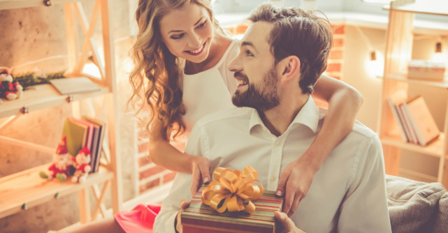 Cadouri personalizate pentru el. Cu ce sa il surprinzi de sarbatori