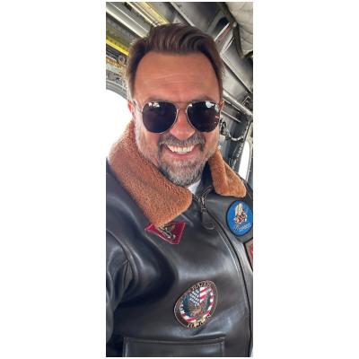Avion întors din drum, noapte petrecută la etajul 25! Horia Brenciu, blocat în Kuala Lumpur în plin război 