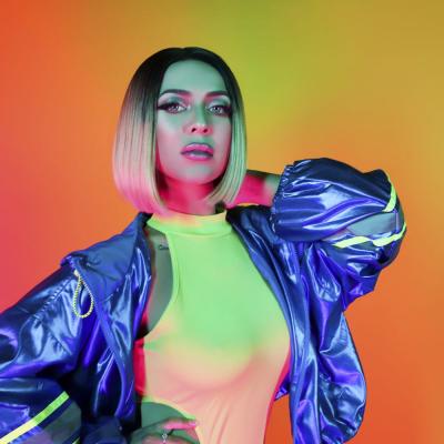 Noutati pe piața muzicală: Frumoasa Ronna Riva lansează super piesa „Stories”