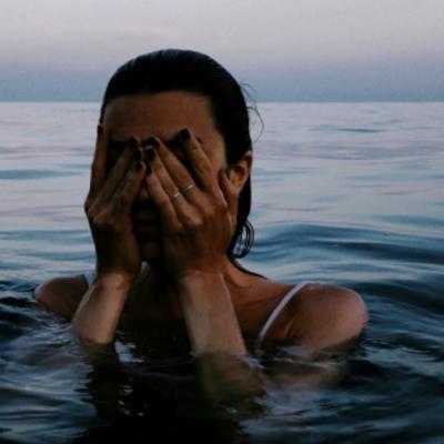  Unii oameni vin în viața ta doar pentru a te învăța să nu fii ca ei 