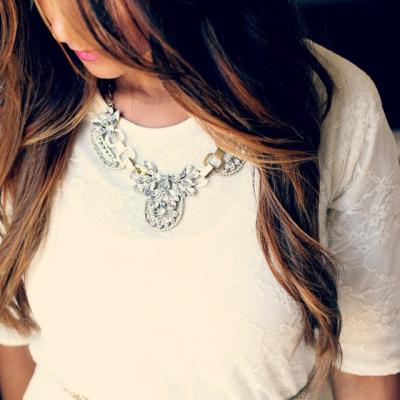 Cum sa porti dantela casual, la birou si la petrecere