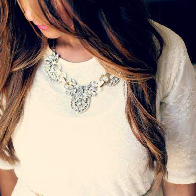 Cum sa porti dantela casual, la birou si la petrecere