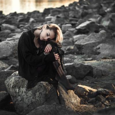 7 comportamente inconstiente care iti distrug sansa la fericire