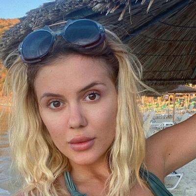 Emily Burghelea, de la agonie la exataz! Vedeta a ajuns la spital din cauza stărilor de rău și a aflat că este însărcinată