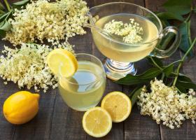 Sirop de soc cu miere: susține hidratarea și aportul de antioxidanți în sezonul cald