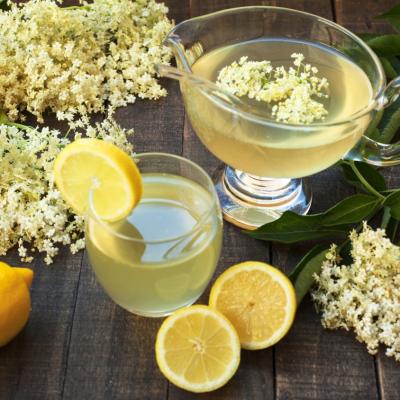 Sirop de soc cu miere: susține hidratarea și aportul de antioxidanți în sezonul cald