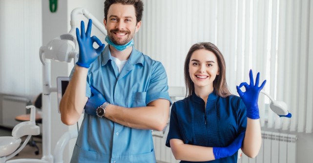 Cum să te pregătești corespunzător pentru o vizită la dentist și la ce să te aștepți ulterior intervenției