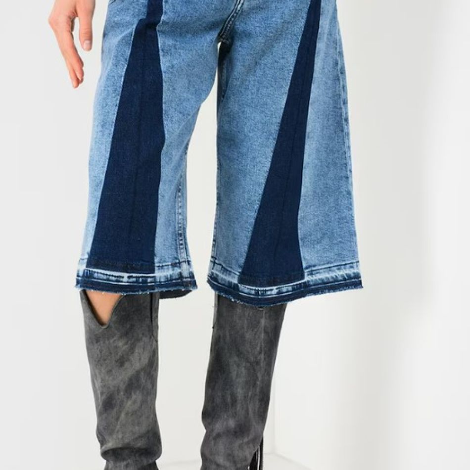 Adio blugi extrem de scurți! Vara aceasta se poartă bermudele, până la genunchi, cu aer masculin