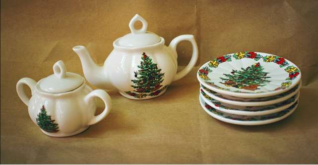 Cadouri de Crăciun: 6 seturi de ceainice și cești pentru sărbători