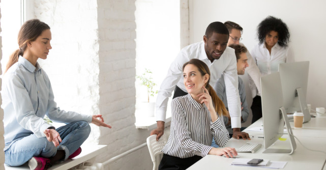 Patru trucuri pentru a te energiza dacă ai un temperament introvertit