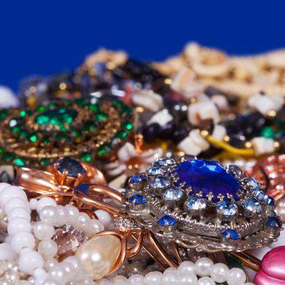 Bijuteriile care îți șoptesc povești: cum alegi piesa cu suflet, ce te reprezintă cu adevărat