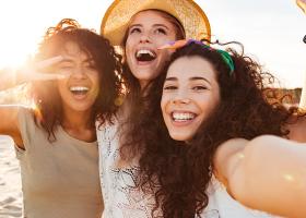 Ținute la modă pentru petrecerile de vară cu Pepco