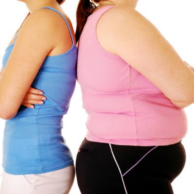 Video: Are 136 kg, 38 de ani si defileaza pentru designeri celebri! Cel mai ciudat corp de fotomodel!