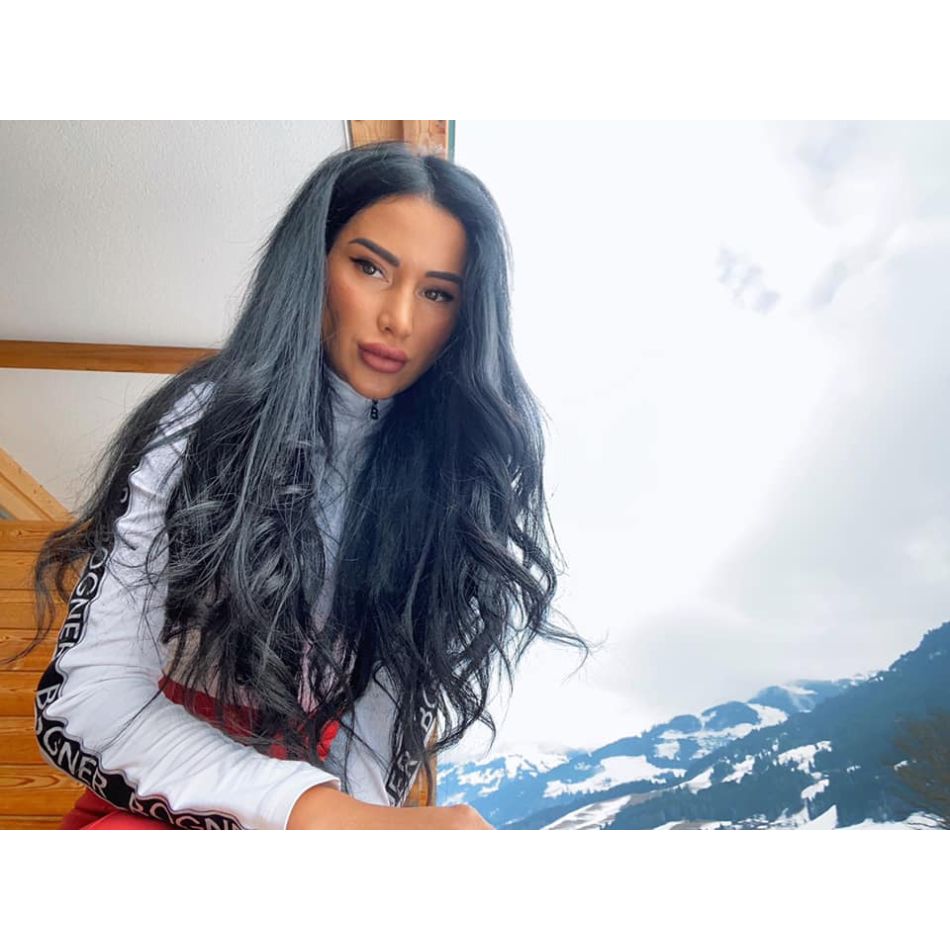 Daniela Crudu și-a pus apartamentul la vânzare. Cât costă să locuiești în cuibușorul de nebunii din Drumul Taberii?