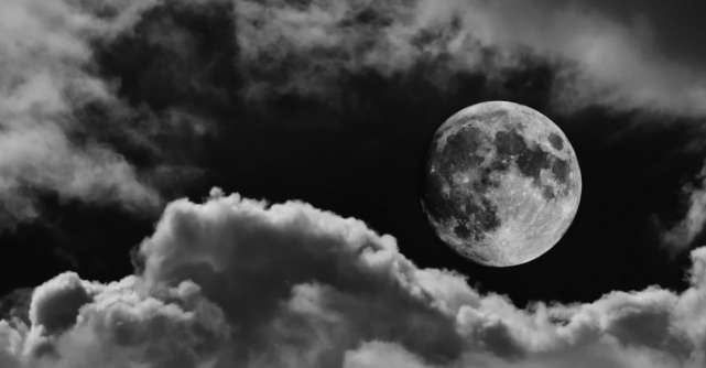 Eclipsa de Lună de pe 5 iunie ne conectează sufletele cu divinitatea. Sfatul Universului pentru fiecare zodie în parte
