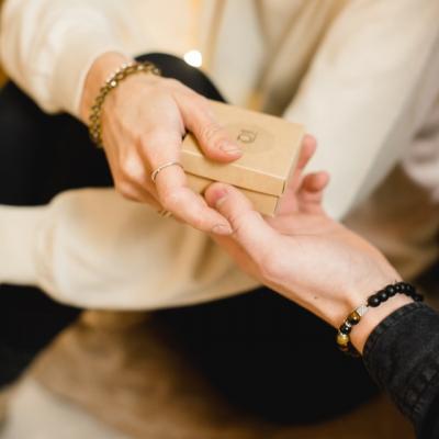 Cele mai bune cadouri personalizate pentru bunici