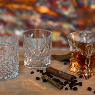Top 5 motive pentru care paharele de whisky din cristal sunt indispensabile